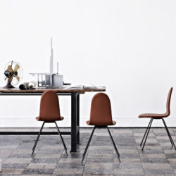 The Tongue Chair is a design classic by Arne Jacobsen (1955) that went missing but with Howe, it has found a new producer.