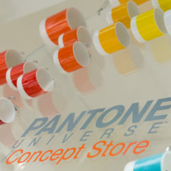 PANTONE-Concept-Store-Milano-logo- Wow-Webmagazine