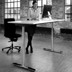 2204-linak-adjustable-desk-scrivanie-regolabili-wow-webmagazine